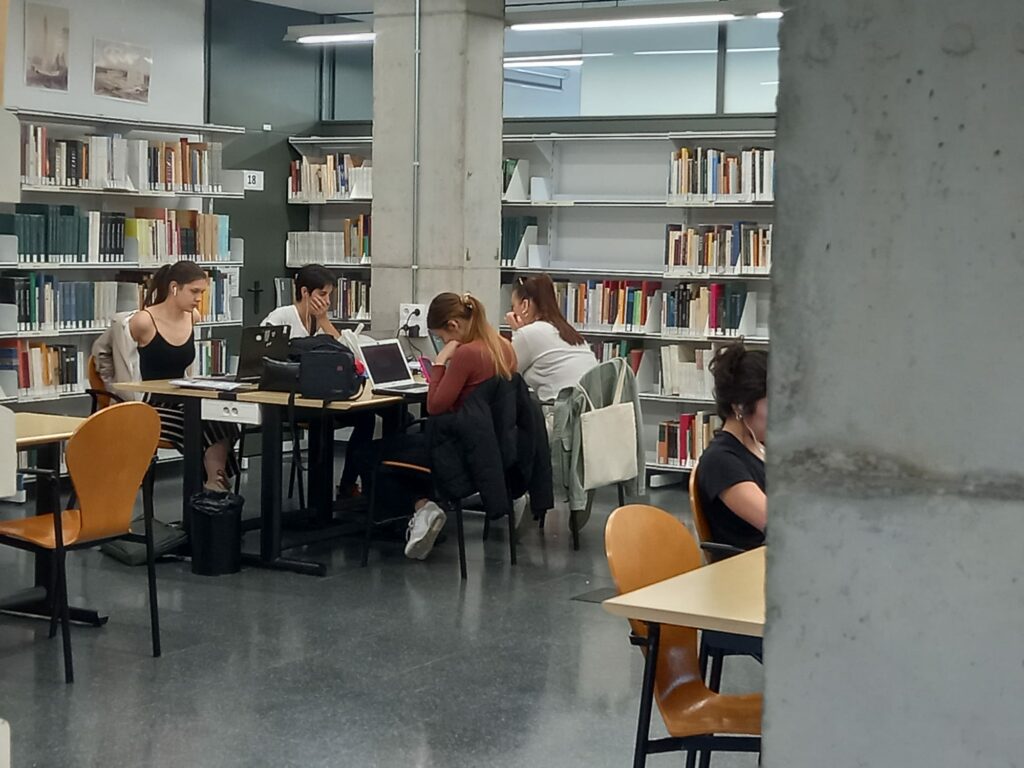 Biblioteca d'humanitats