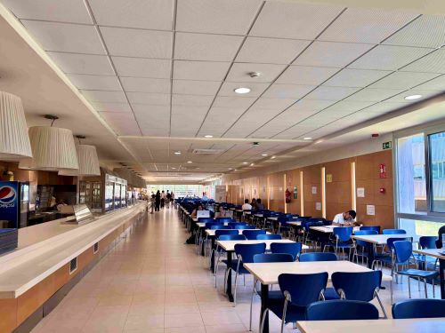 Amplia la imatge Cafeteria de la Facultat