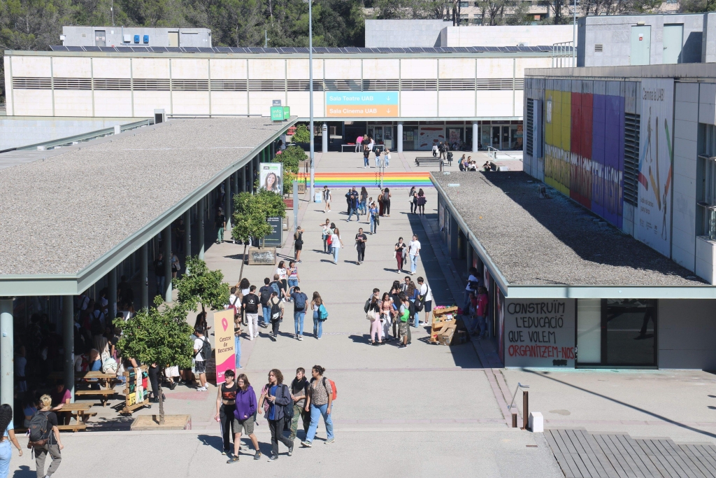 Plaça cívica del campus UAB