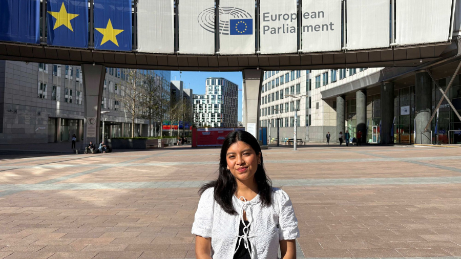 Vanessa Caiza davant del Parlament Europeu