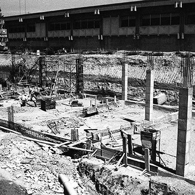 Amplia la imatge 1989: Obres de construcció de la Facultat