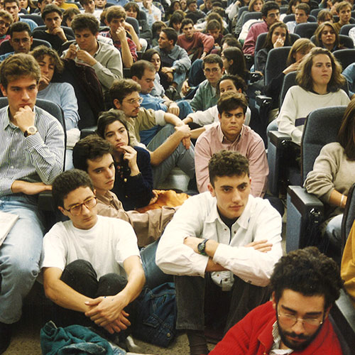 Amplia la imatge 1993: Assamblea d'estudiants