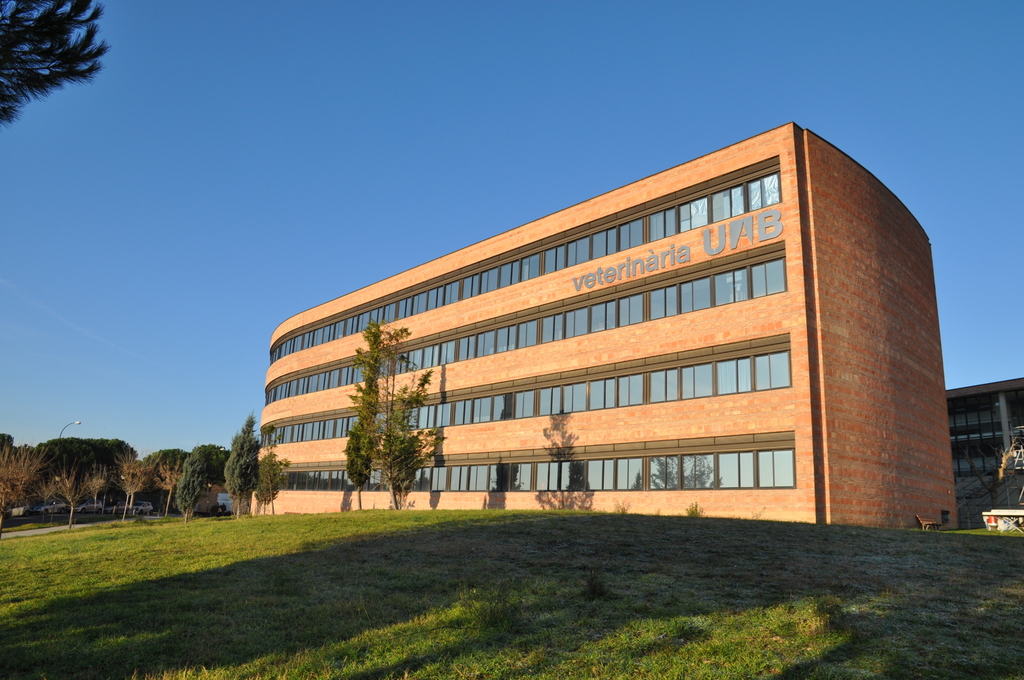 Façana edifici de la facultat de veterinària