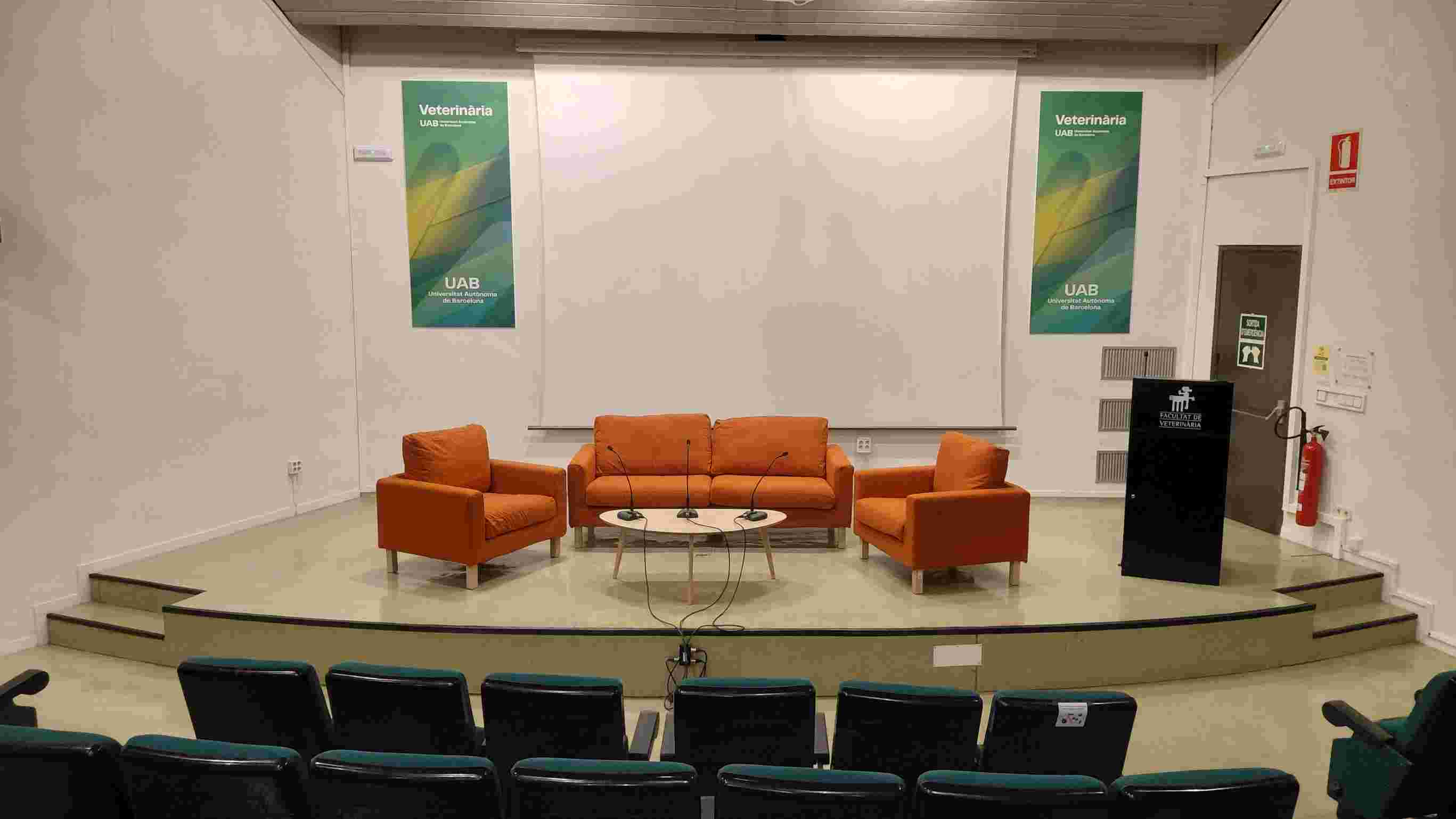 Amplia la imatge Sala d'actes de la Facultat de Veterinària