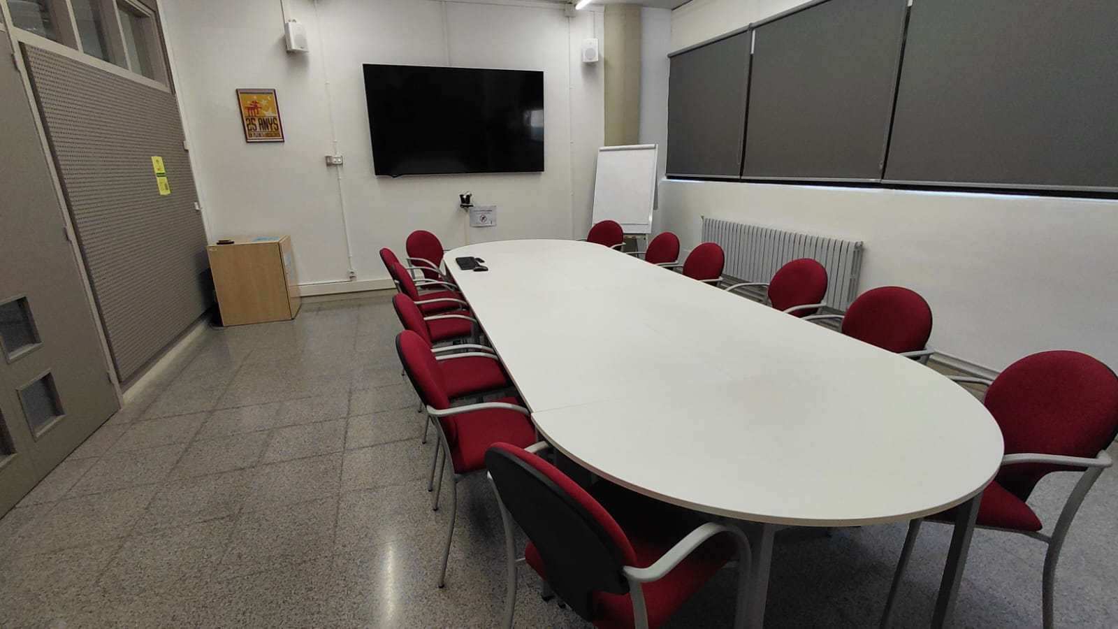 Amplia la imatge Sala de reunions Deganat de la Facultat de Veterinària