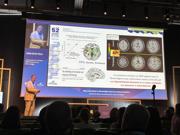 Joan Deus giving his presentation at the National Congress of the Spanish Society of Rheumatology