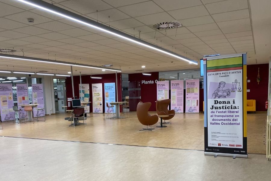 Hall of the Social Sciences Library with the exhibition Women and Justice