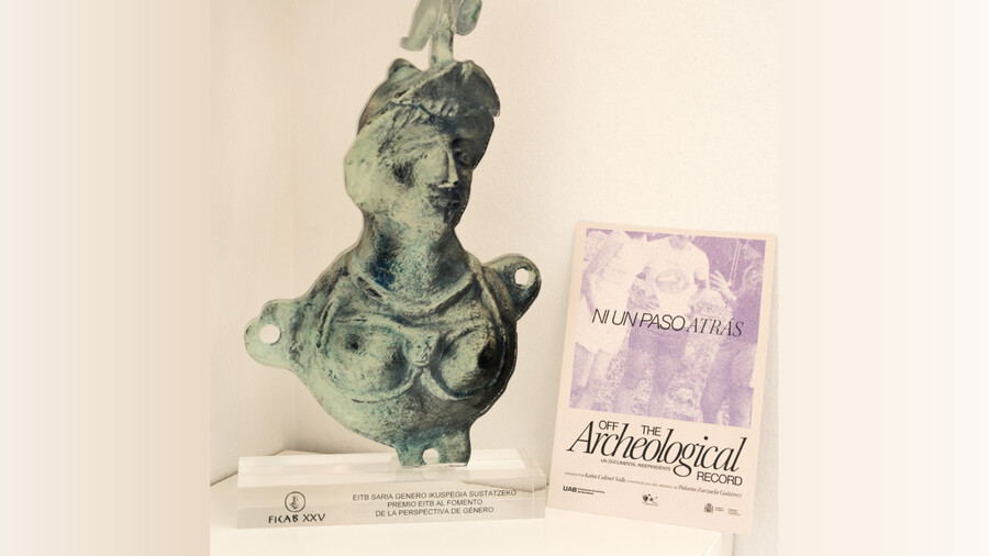 Award and poster of the documentary