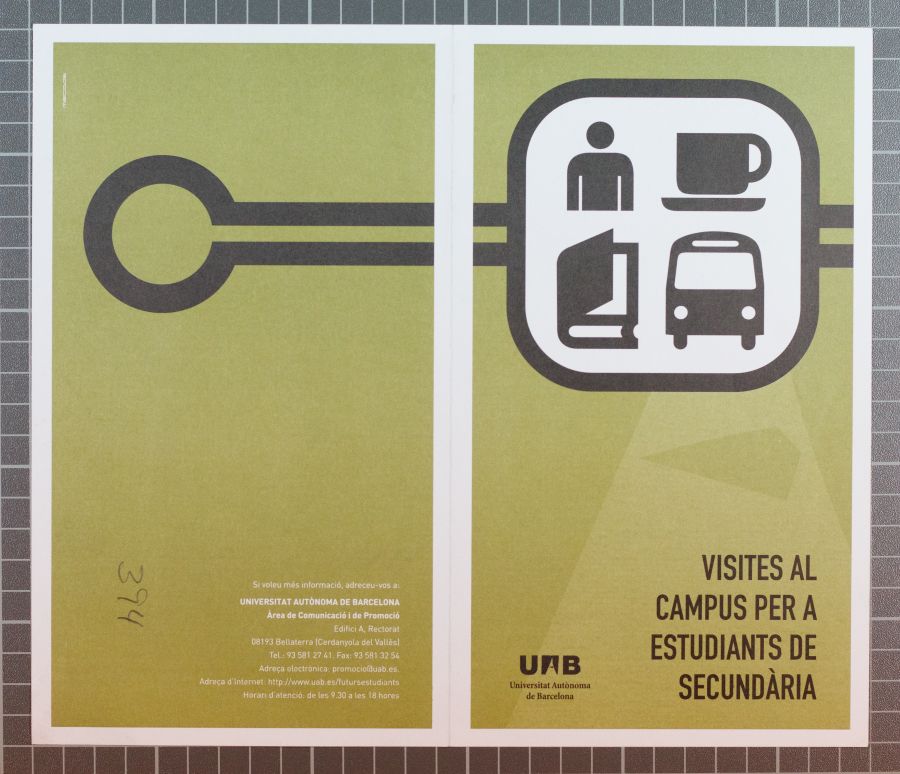Amplía la imagen  Visitas en el campus para estudiantes de secundaría (delante)
