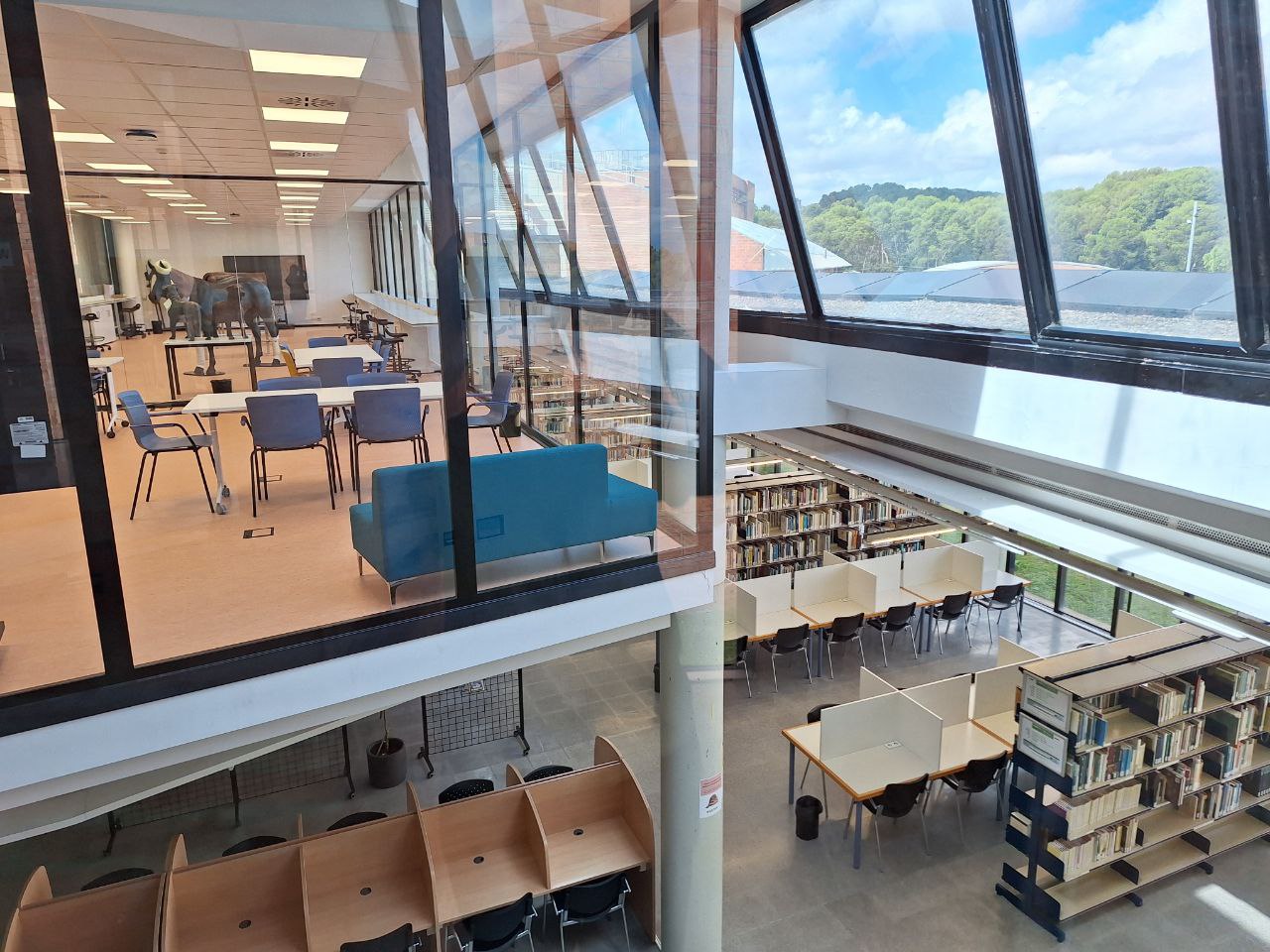 Foto del interior de la Biblioteca de Veterinaria
