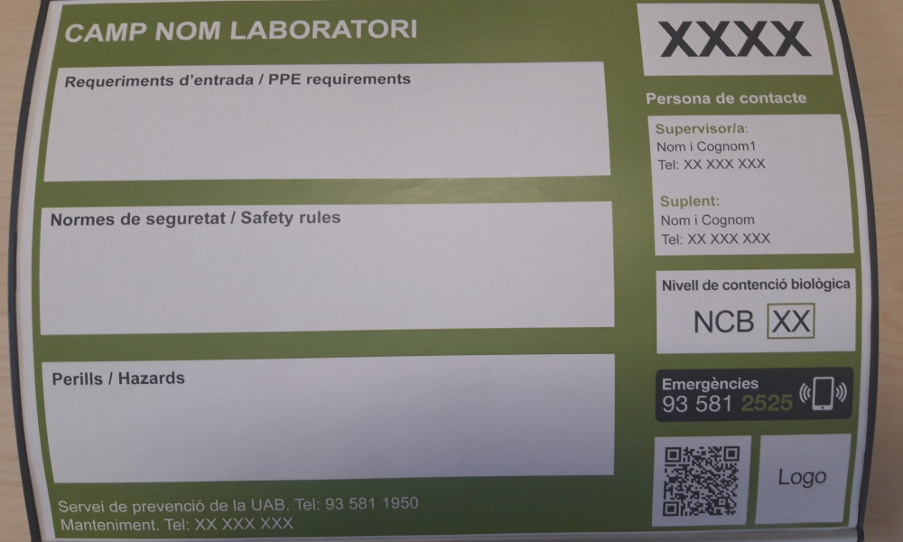 cartel de acceso a laboratorio