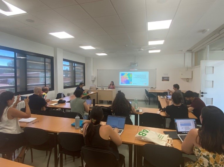   El aula durante el Seminario de investigación centrado en los retos actuales de la enseñanza de las ciencias sociales 