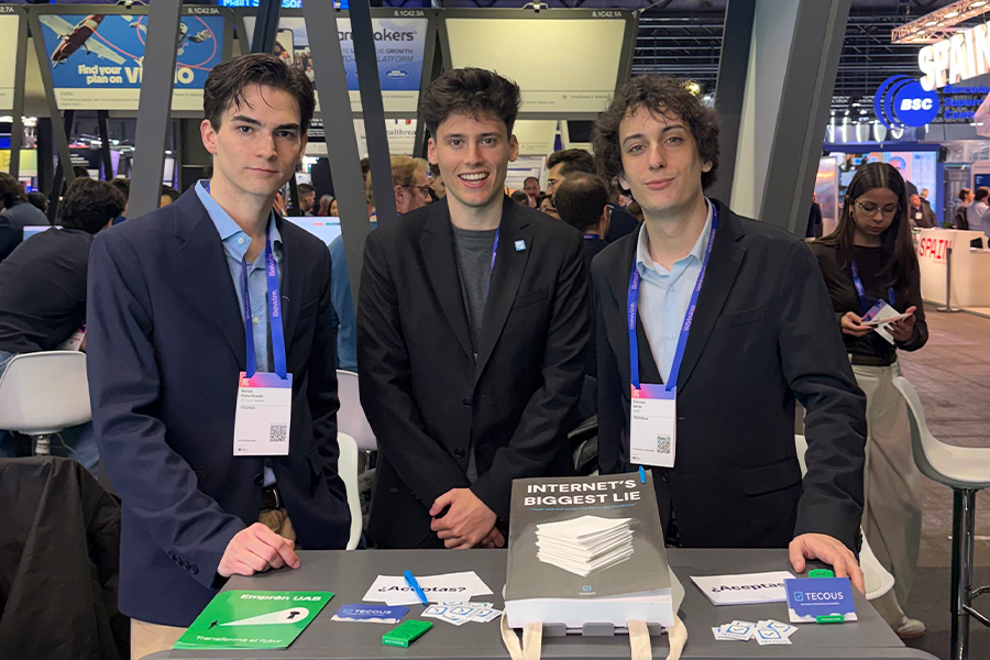 Fotografia del equipo de Tecous, formado por Bernat Pinós, Víctor de Cubas y Francesc Serras