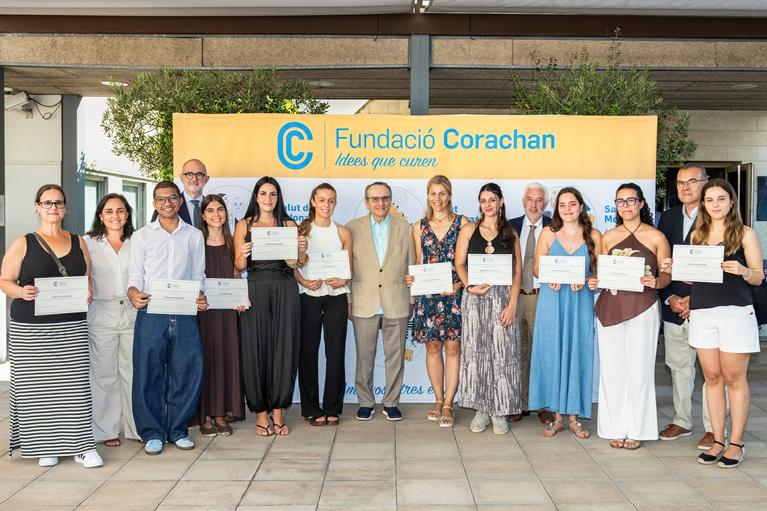  grup de les persones guardonades amb les Beques d’Infermeria de la Fundació Corachan