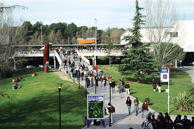 Vista del eje central del campus