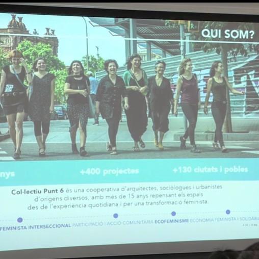 Reproduce el vídeo Conferencia 4: La perspectiva de género en la planificación de la movilidad. Blanca Valdivia, (profesora de la UAB y miembro del colectivo Punt 6)