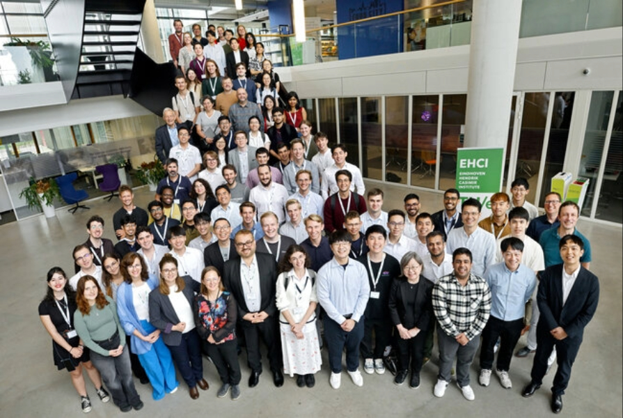 Fotografia grupal de los participante de 2025