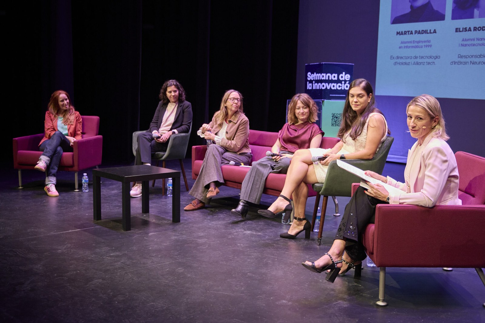 Mesa de ponentes de la jornada Ciencia y emprendimiento en femenino de la Setmana de la Innovació de la UAB