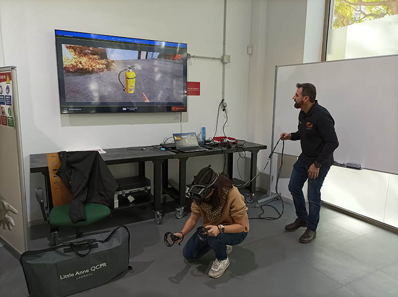 Pràctiques d'extinció d'un incendi a través de la realitat virtual