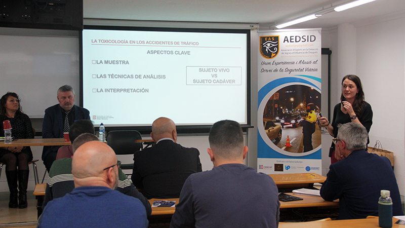 Geli Gallego, Responsable de la Unitat de Laboratori del Servei Forense de Barcelona, en la seva ponència sobre els aspectes toxicològics dels accidents de trànsit.