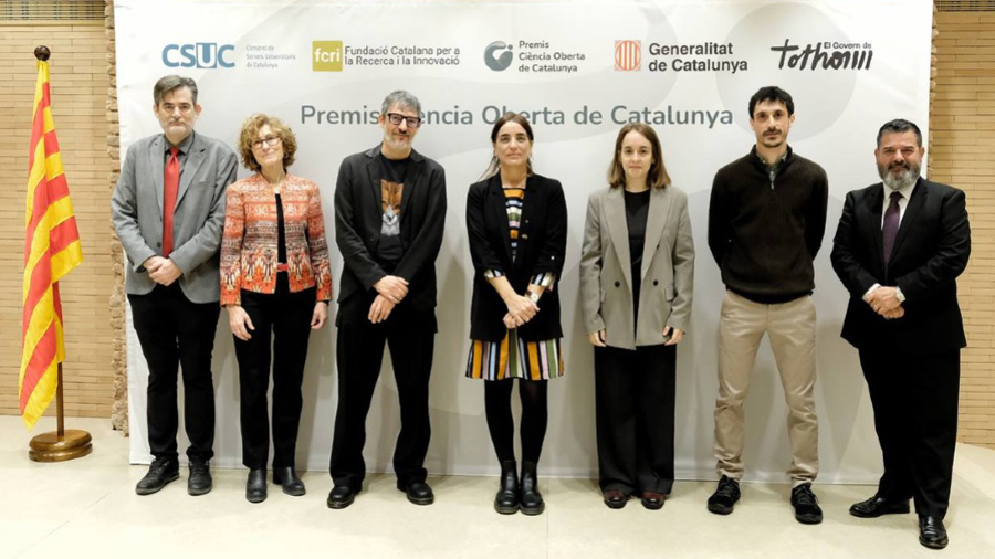 Representants institucionals i guanyadors en els I Premis de Ciència Oberta de Catalunya.