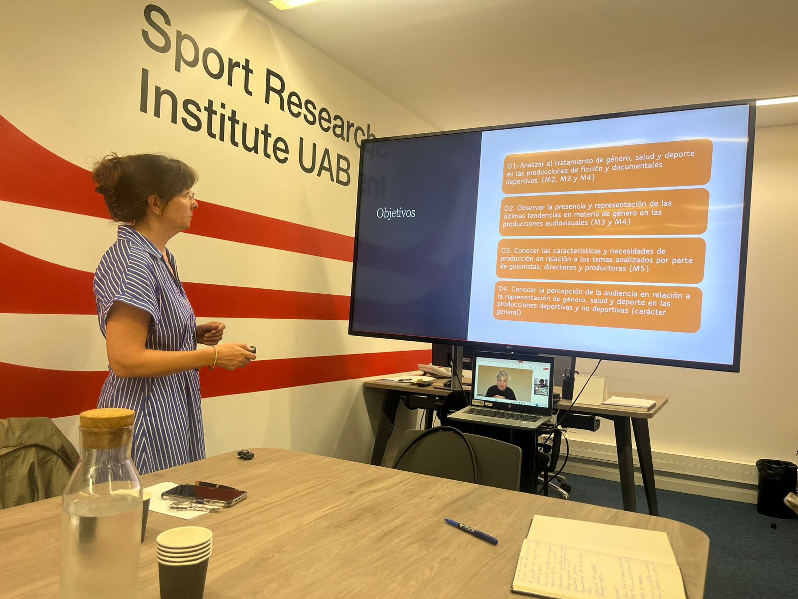 La Dra. Anna Tous Rovirosa durant la reunió d'inici del projecte L¿esportiu és polític